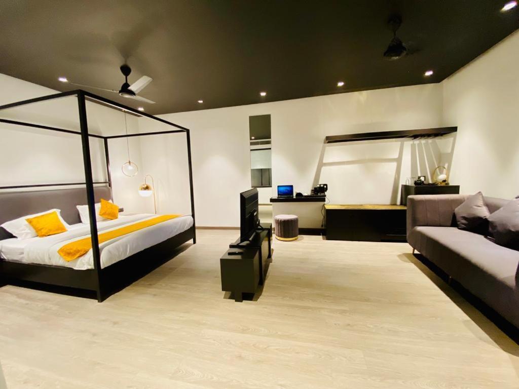 Madhav'S Lap Of Luxury Hotel Moradabad Exterior photo